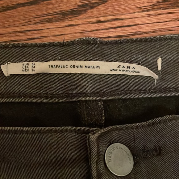 Zara women’s size 4 trafaluc denim makers. Grey colour. Natural fading. - Picture 3 of 7